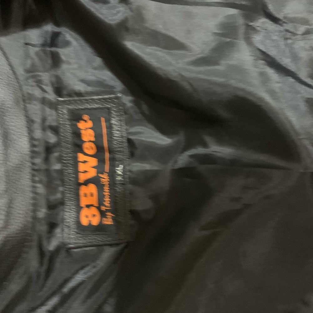 Vest - Picture 5 of 8